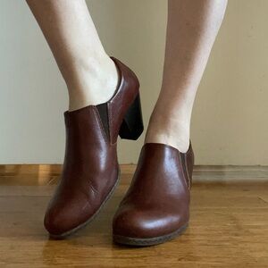 b.o.c. brown leather ankle booties